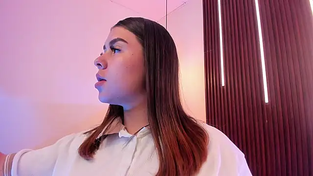 ArianaBaker online show from April 8, 2026, 1:01 pm