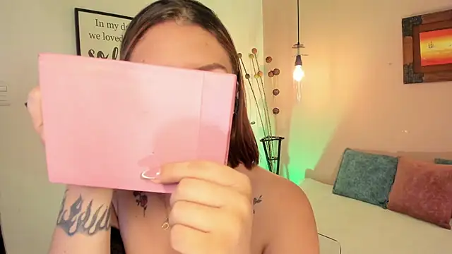 ArianaBaker online show from March 19, 2025, 12:45 pm