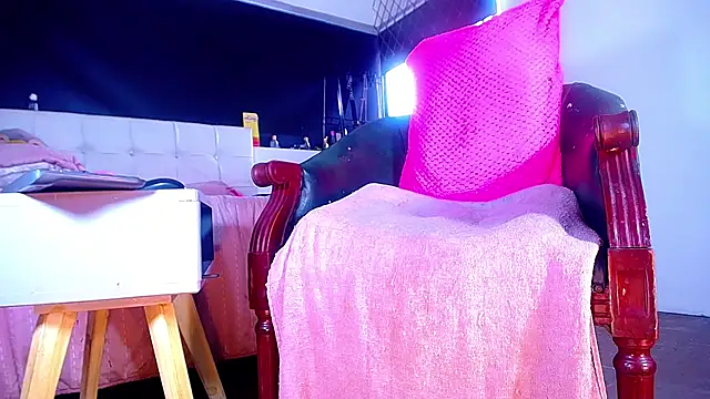 Snapshot of bellatrixx_69 chatting on September 24, 2025, 11:28 am bellatrixx 69 online show from September 24, 2025, 11:28 am