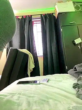 Osiiriis online show from December 14, 2025, 10:37 pm