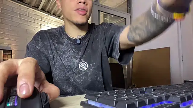 Osiiriis online show from April 21, 2026, 4:52 am