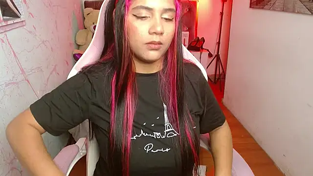 Snapshot of Candela-Smith chatting on October 28, 2025, 3:55 pm Candela-Smith online show from October 28, 2025, 3:55 pm