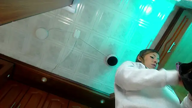 Snapshot of LaureenHills chatting on March 6, 2025, 3:13 am LaureenHills online show from March 6, 2025, 3:13 am