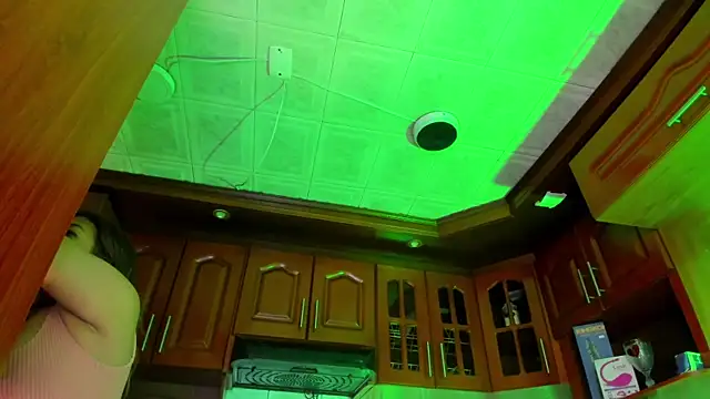 Snapshot of LaureenHills chatting on March 7, 2025, 3:29 am LaureenHills online show from March 7, 2025, 3:29 am