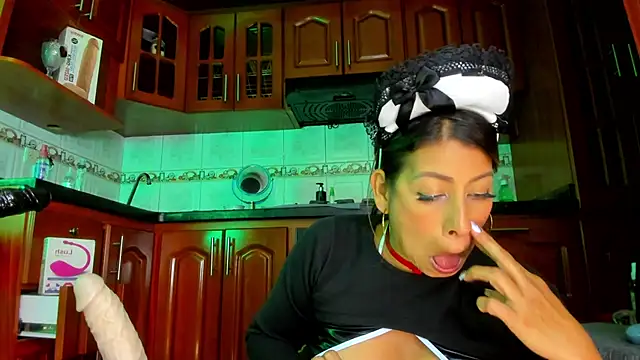 Snapshot of LaureenHills chatting on February 25, 2025, 9:31 am LaureenHills online show from February 25, 2025, 9:31 am