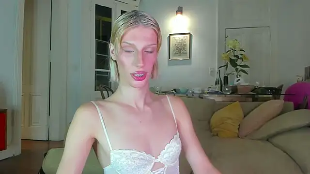 AliceSnowCatt online show from December 16, 2025, 12:15 am