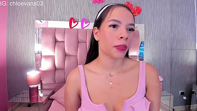 Snapshot of Chloe_evans__ chatting on October 6, 2025, 11:33 am Chloe evans   online show from October 6, 2025, 11:33 am