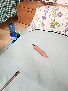 EmmaQueen4 online show from December 2, 2025, 5:09 am