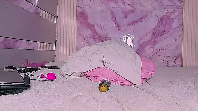 Snapshot of Loaysi chatting on September 27, 2025, 5:24 am Loaysi online show from September 27, 2025, 5:24 am