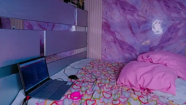 Snapshot of Loaysi chatting on September 21, 2025, 9:31 pm Loaysi online show from September 21, 2025, 9:31 pm