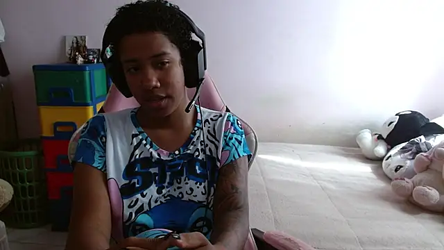 Snapshot of TiffanyRoouse chatting on October 26, 2025, 2:17 pm TiffanyRoouse online show from October 26, 2025, 2:17 pm