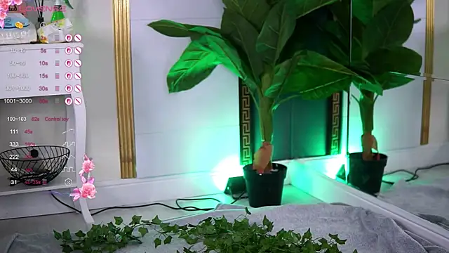 EvaWarenn online show from October 24, 2025, 12:37 pm