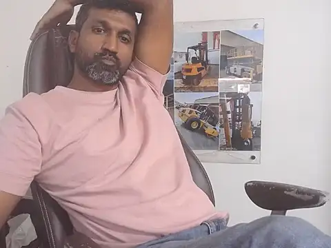 Snapshot of Mulla_indian1988 chatting on December 18, 2025, 11:25 am Mulla indian1988 online show from December 18, 2025, 11:25 am