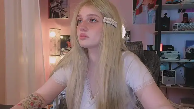 ELLIEJAY online show from June 5, 2026, 5:34 am