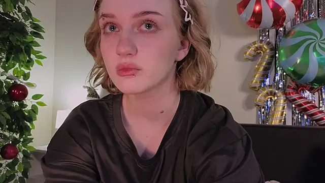 ELLIEJAY online show from December 17, 2025, 5:23 am