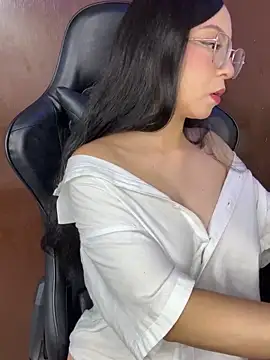 Snapshot of snow_girl04 chatting on September 30, 2025, 12:16 am snow girl04 online show from September 30, 2025, 12:16 am