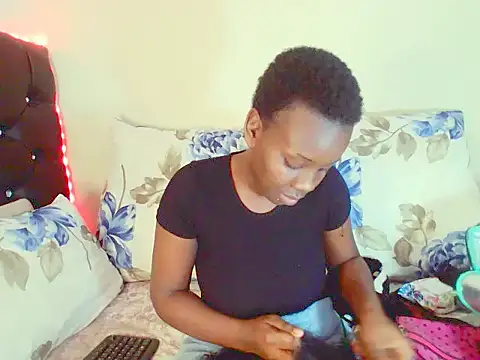 Snapshot of dinnykrazx chatting on October 20, 2025, 6:15 am dinnykrazx online show from October 20, 2025, 6:15 am