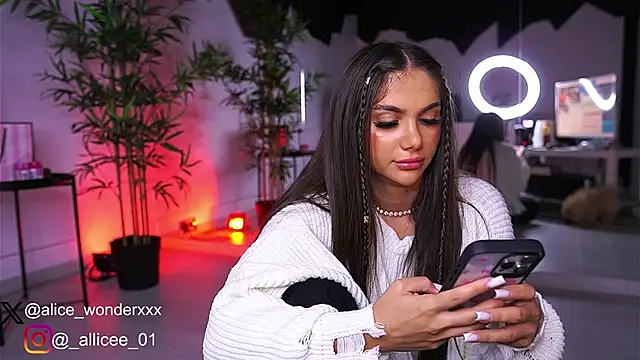 Snapshot of VanessaSimon chatting on March 18, 2025, 6:06 am VanessaSimon online show from March 18, 2025, 6:06 am