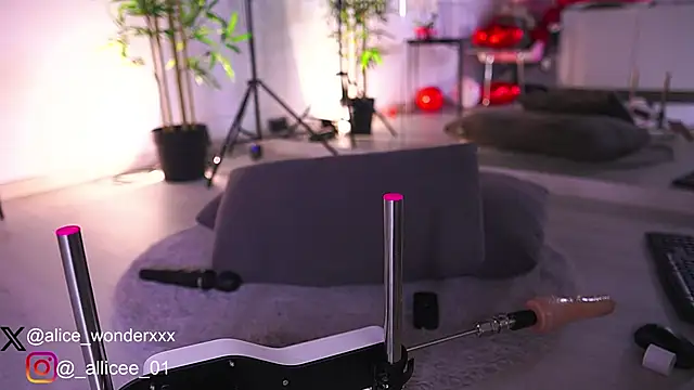 Snapshot of VanessaSimon chatting on February 16, 2025, 10:10 am VanessaSimon online show from February 16, 2025, 10:10 am