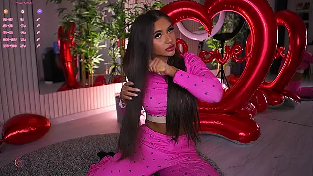 Snapshot of VanessaSimon chatting on February 15, 2025, 6:44 am VanessaSimon online show from February 15, 2025, 6:44 am