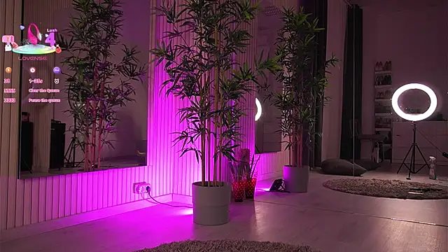 Snapshot of VanessaSimon chatting on March 2, 2025, 9:32 am VanessaSimon online show from March 2, 2025, 9:32 am