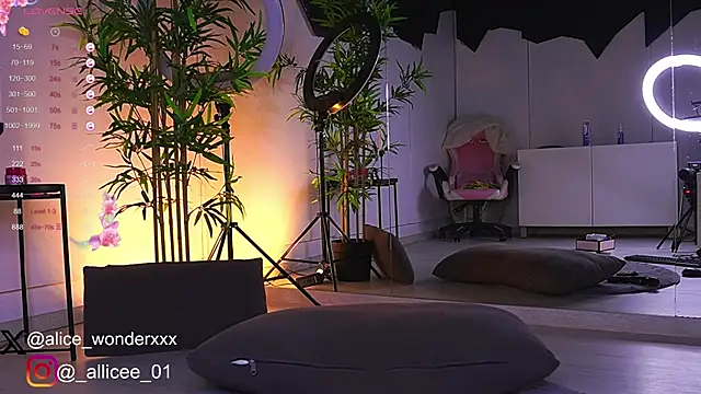 Snapshot of VanessaSimon chatting on March 1, 2025, 9:51 am VanessaSimon online show from March 1, 2025, 9:51 am