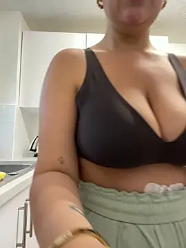 Snapshot of magical_mia chatting on July 3, 2026, 1:06 pm magical mia online show from July 3, 2026, 1:06 pm
