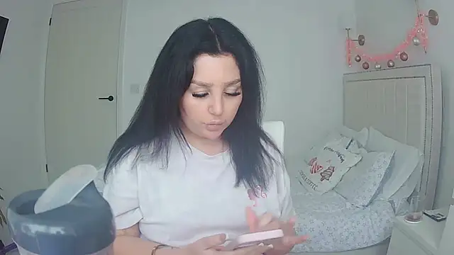 magical mia online show from December 16, 2025, 1:59 pm