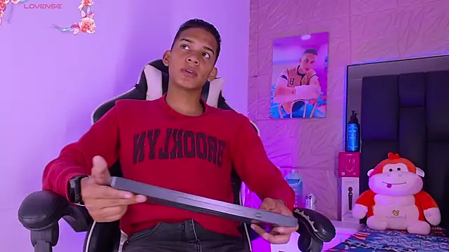 dilan alfonzo online show from April 14, 2026, 4:17 am