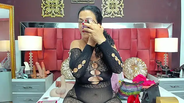 JulianaMartineS online show from March 7, 2025, 12:45 pm