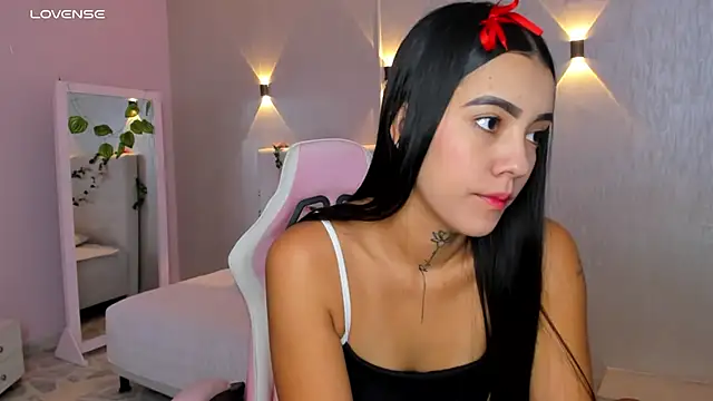 miagomezweb1 online show from February 22, 2025, 12:40 pm