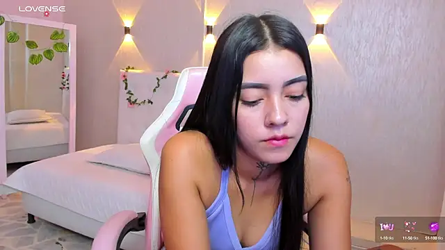 miagomezweb1 online show from January 21, 2025, 1:21 pm