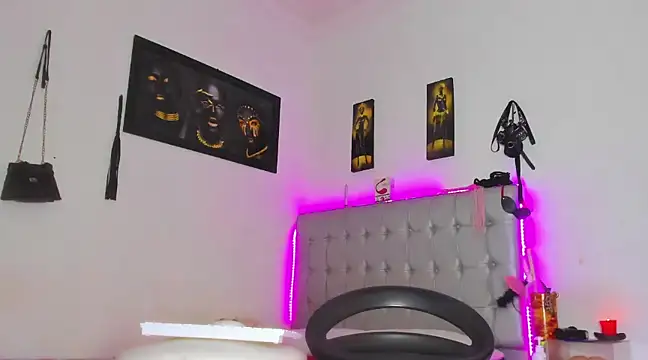 Snapshot of Kendall_Hotsexy_x chatting on December 5, 2024, 4:17 pm Kendall Hotsexy x online show from December 5, 2024, 4:17 pm