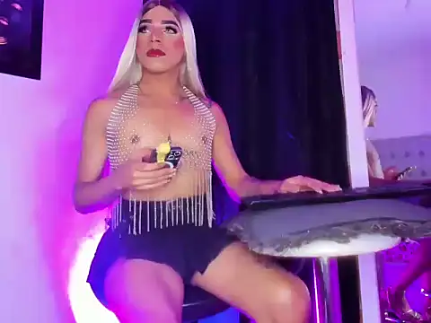 Snapshot of Kendall_Hotsexy_x chatting on October 18, 2025, 2:13 am Kendall Hotsexy x online show from October 18, 2025, 2:13 am