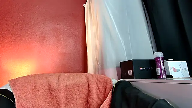 Snapshot of rosesdesiles chatting on February 27, 2025, 9:14 pm rosesdesiles online show from February 27, 2025, 9:14 pm