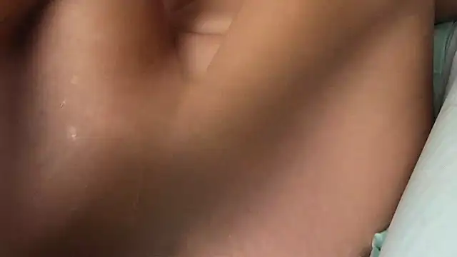 Snapshot of rosesdesiles chatting on February 28, 2025, 12:21 am rosesdesiles online show from February 28, 2025, 12:21 am