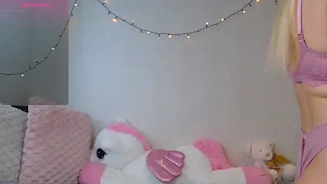 Nicole blonde0 online show from October 8, 2025, 10:28 am