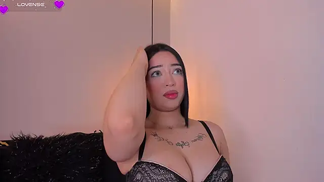 Snapshot of AnthonellaSweet chatting on October 14, 2025, 12:28 pm AnthonellaSweet online show from October 14, 2025, 12:28 pm