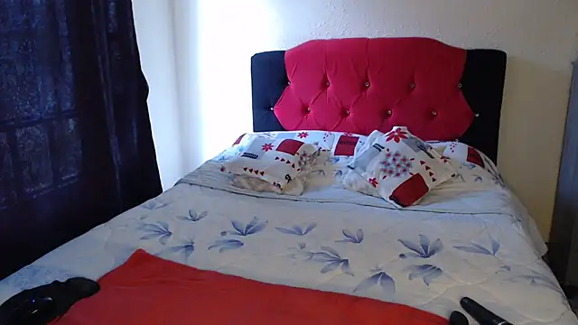 Crystal milkmature online show from April 4, 2026, 7:20 pm