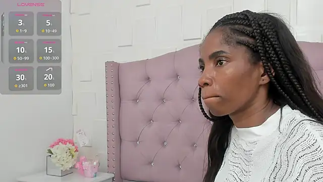 Snapshot of MonicaSchwartz chatting on September 23, 2025, 7:43 pm MonicaSchwartz online show from September 23, 2025, 7:43 pm