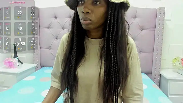 Snapshot of MonicaSchwartz chatting on September 18, 2025, 10:02 pm MonicaSchwartz online show from September 18, 2025, 10:02 pm