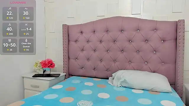 Snapshot of MonicaSchwartz chatting on October 1, 2025, 8:13 pm MonicaSchwartz online show from October 1, 2025, 8:13 pm