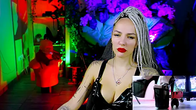 MonicaMaxwel online show from January 12, 2026, 11:17 am