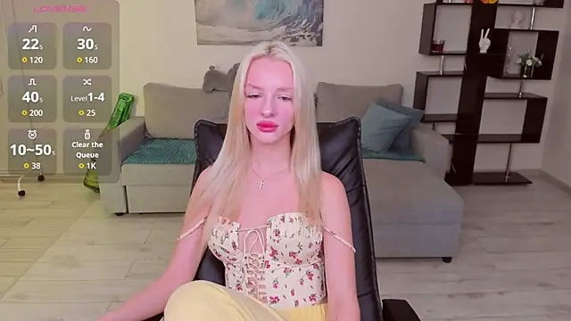 Snapshot of AleksaBlonde chatting on October 6, 2025, 5:52 am AleksaBlonde online show from October 6, 2025, 5:52 am