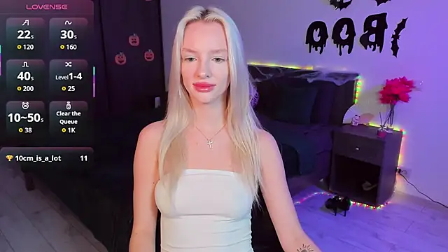 Snapshot of AleksaBlonde chatting on October 24, 2025, 5:28 am AleksaBlonde online show from October 24, 2025, 5:28 am