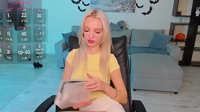 Snapshot of AleksaBlonde chatting on October 27, 2025, 11:55 am AleksaBlonde online show from October 27, 2025, 11:55 am