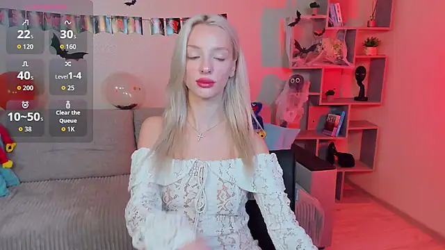 Snapshot of AleksaBlonde chatting on October 16, 2025, 11:29 am AleksaBlonde online show from October 16, 2025, 11:29 am