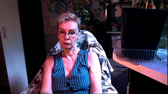 Snapshot of HelgaHimmell chatting on June 12, 2026, 2:15 pm HelgaHimmell online show from June 12, 2026, 2:15 pm
