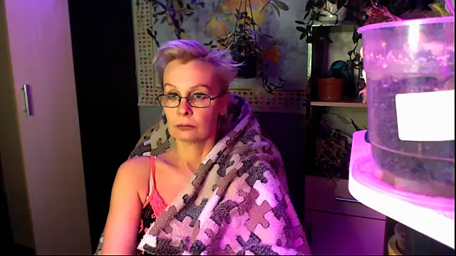Snapshot of HelgaHimmell chatting on May 6, 2026, 8:57 pm HelgaHimmell online show from May 6, 2026, 8:57 pm