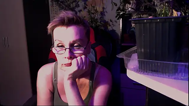 Snapshot of HelgaHimmell chatting on June 2, 2026, 9:04 pm HelgaHimmell online show from June 2, 2026, 9:04 pm